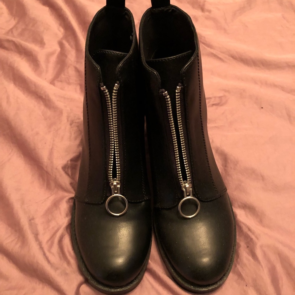 Thick heeled Ankle Boots-Black with zipper